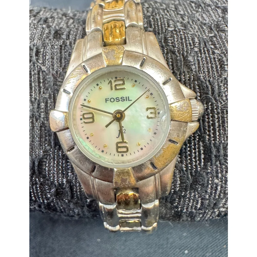 Vintage - F2 Fossil women's two-tone wrist watch with a mother-of-pearl face
